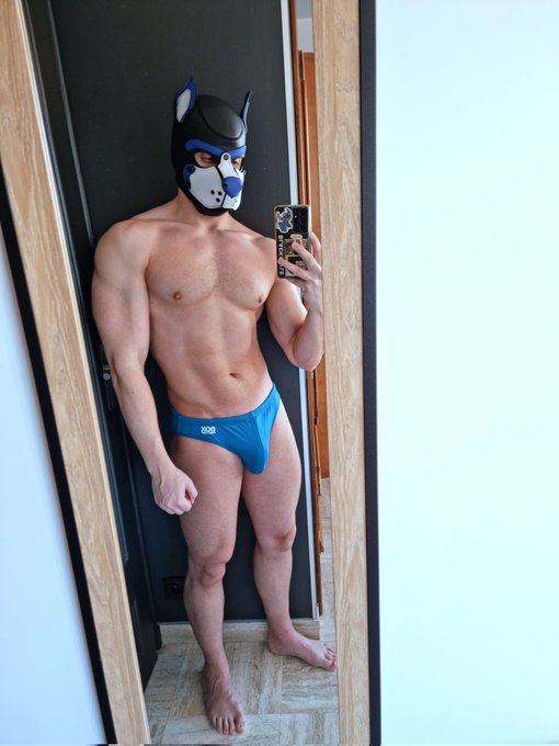 Check out my swimming pool outfit 😉 https://t.co/Gb1G6NEasp