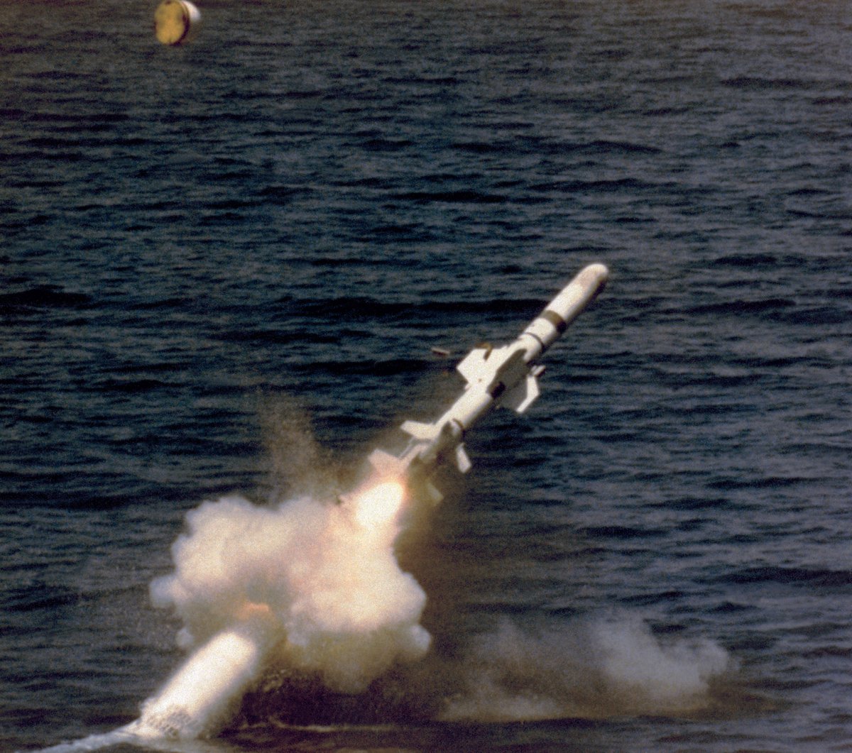 #SubSaturday #Submarines #NavalWarfare 
1. Encapsulated UGM-84 Harpoon cap ejection after canister breach.
2. UGM-84 Harpoon leaving the capsule as it clears the surface of the water, after being launched from a submarine near the Pacific Missile Test Centre, California.