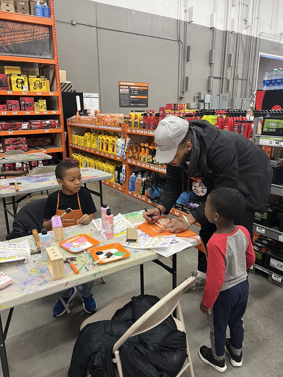 JennHDFES2732's tweet photo. Great turn out for the kids workshop at 2732! #thehomedepot #kidsworkshop #THD #futuredoers https://t.co/E8xDZXh5Av