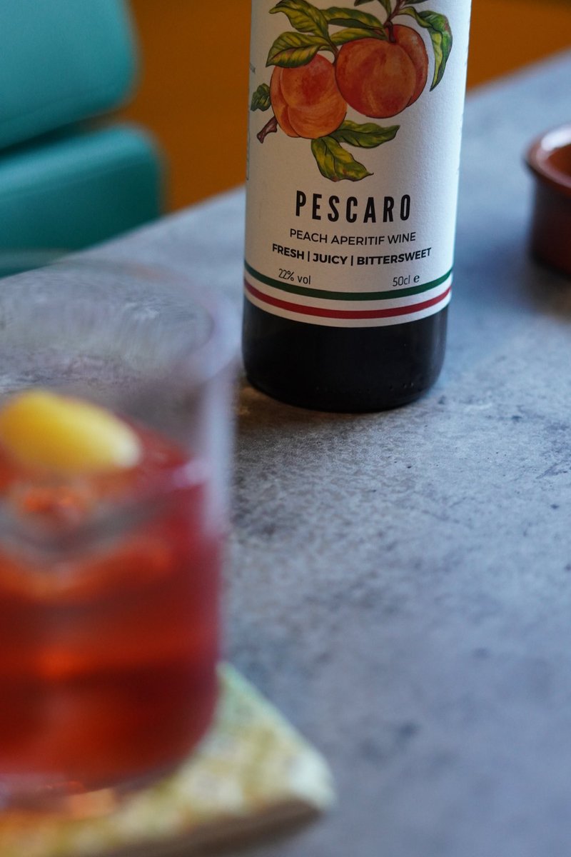 housebotanicals's tweet photo. Fresh, juicy and bittersweet, our peach aperitif wine Pescaro is a stand-out in the classic Cardinale, which replaces sweet vermouth for a drier variant in the Negroni.
ABZ Dry Gin • Pescaro • Campari
#Cardinale #Pescaro #PietroNicola https://t.co/grJpivHvN0