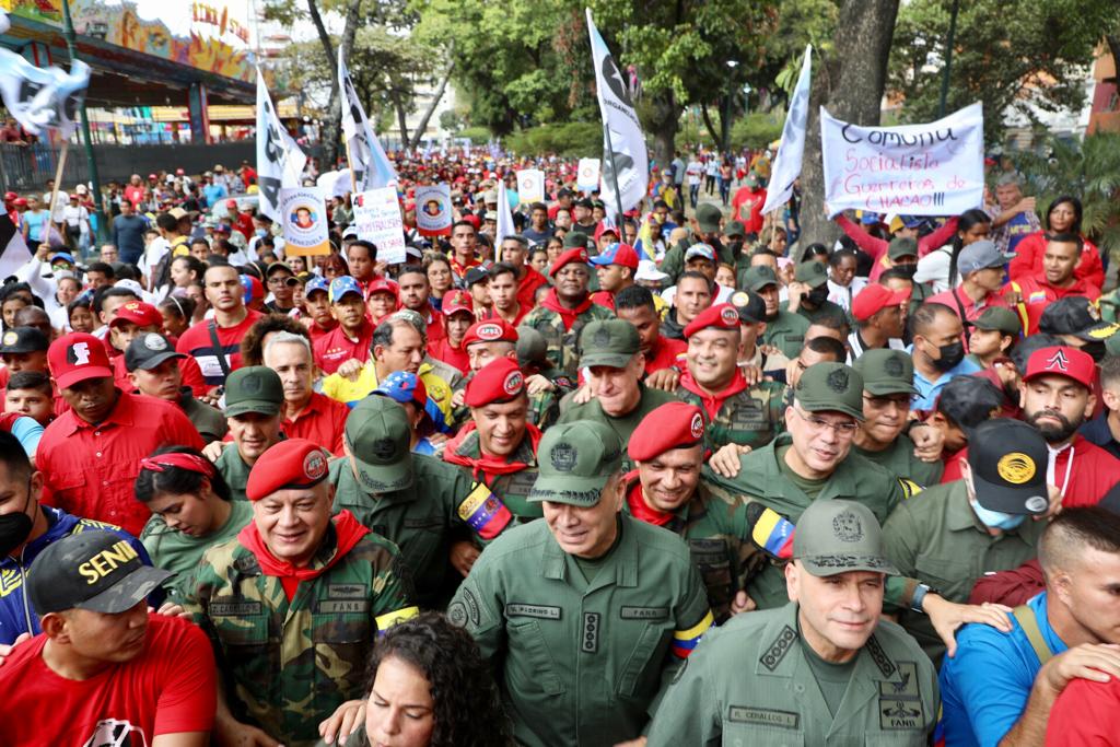 ejercito_ve's tweet photo. La #FANB realizó Gran Marcha Nacional Cívico-Militar para festejar el legado del Gigante de América el Comandante Hugo Chávez, quien tuvo una visión futurista aquel #4FEB92 donde se planteó con gallardía y coraje dar un alto a las injusticias que vivía el pueblo de Venezuela. https://t.co/0xod9LE5SB