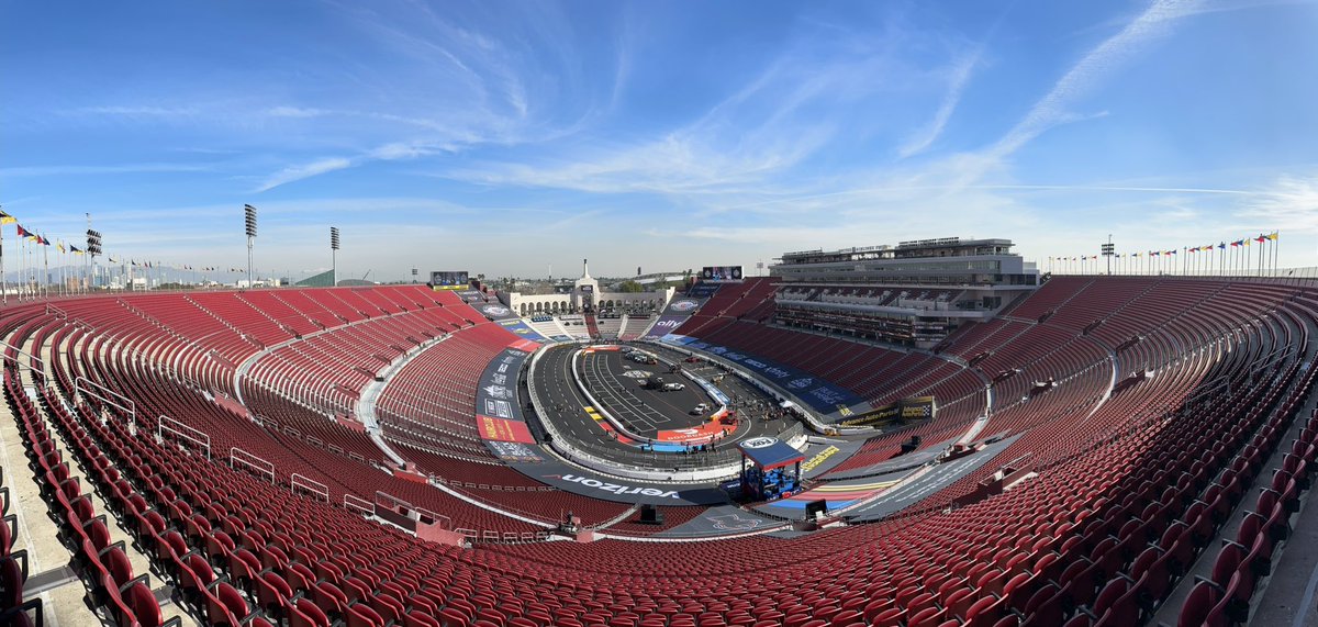 cryanshelton's tweet photo. Beautiful Saturday morning from the @lacoliseum for the @nascarclash.

Ready for practice and qualifying! https://t.co/wULB74ybCY