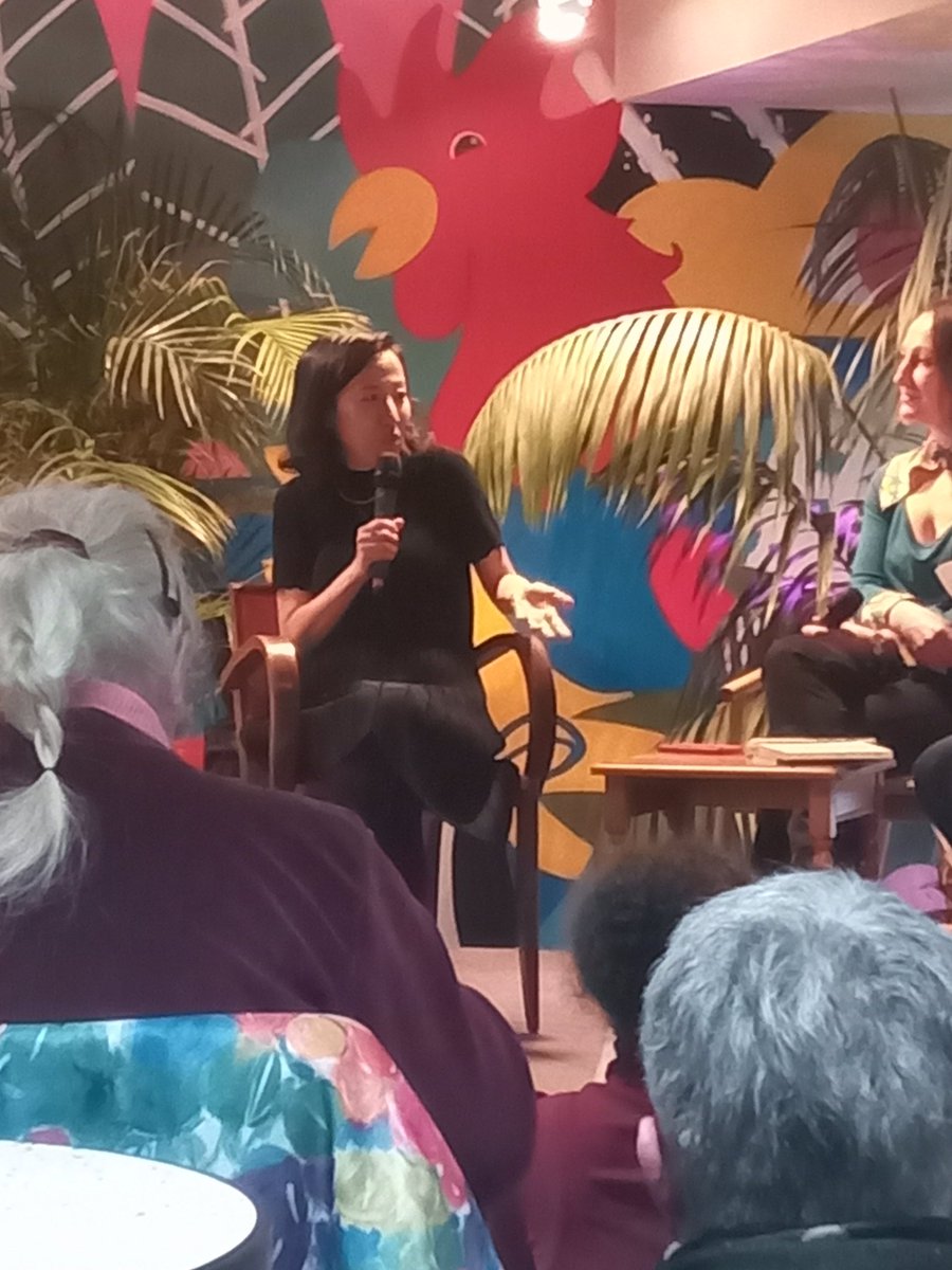 pageimpaire's tweet photo. Aux Jardins d'hiver il y avait aussi Ryoko Sekiguchi venue parler des saisons de Nagori @editionsPOL, dégustation de légumes de saison incluse ! On vous en reparle vite dans @RadioClab !
@LesChampsLibres @maiporennes https://t.co/Qdwt29CYd3