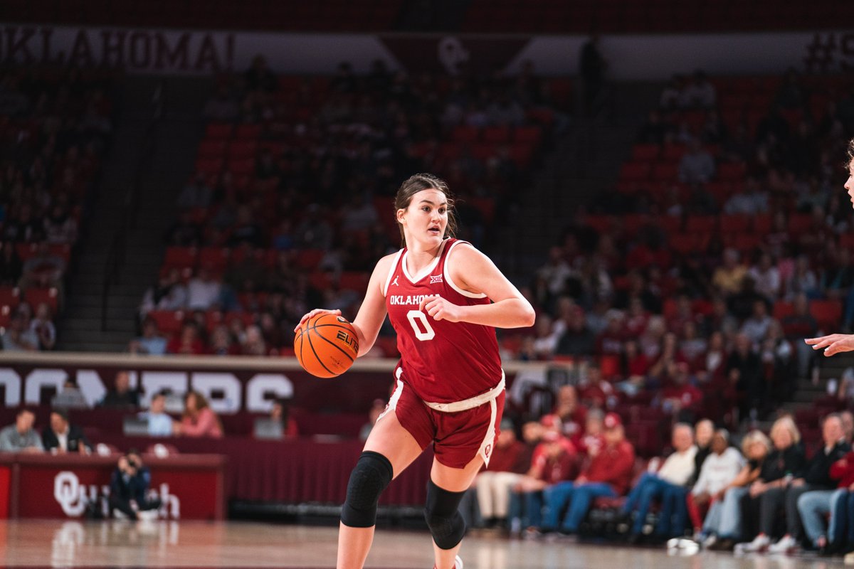 OU_WBBall's tweet photo. 𝗣𝗼𝗶𝗻𝘁 𝗙𝗼𝗿𝘄𝗮𝗿𝗱 Beatrice Culliton. 

B's got 3 points, 4 rebounds and 𝟑 𝐚𝐬𝐬𝐢𝐬𝐭𝐬 and we love it! 

#Sooners x @BCCulliton https://t.co/uXvnMtvFZq