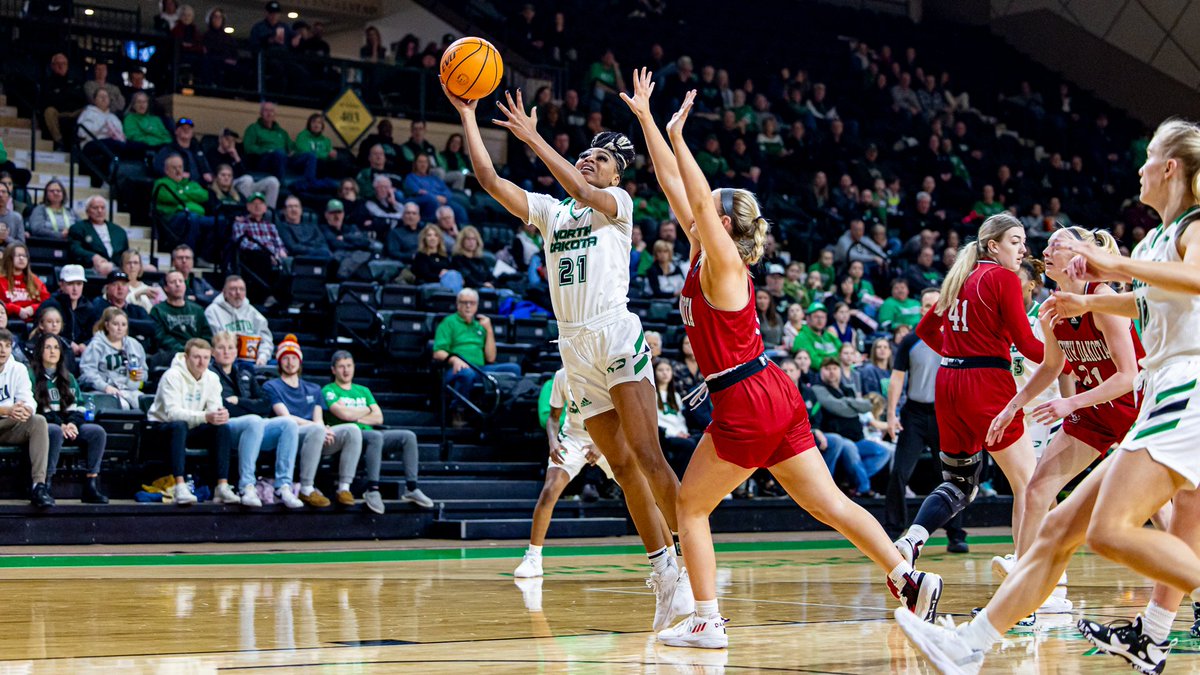 UNDwbasketball's tweet photo. DOWN GO THE 'YOTES 😉

#UNDProud | #LGH https://t.co/FLxpgXsLTN