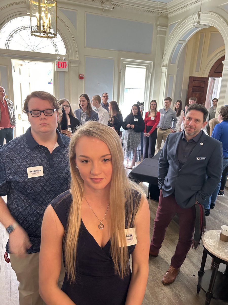 DeanJudyBeck's tweet image. Celebrating 🥳 🎉⁦@USCAiken⁩ inaugural Banksia Scholars at the original home of USC Aiken! ⁦@uscaalumni⁩