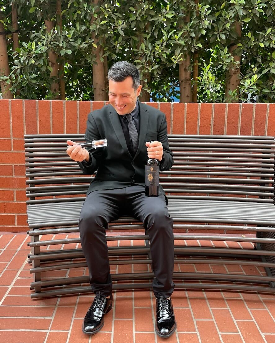 Find yourself someone who looks at you the way wine_time_with_ferdy looks at a freshly opened bottle of #wine!

#wine #valentinesday #thiscouldbeus #wineblogger #winelover