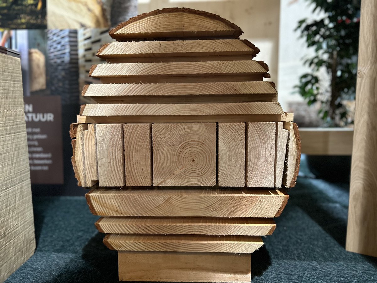 Yes, we zijn er klaar voor! Alles staat klaar voor de @BouwBeurs 2023. We staan op het #houtpaviljoen tezamen vele andere sponsoren van het Houtpaviljoen die gezamenlijk hout een warm hart toedragen. Komen jullie ons de volgende week ook bezoeken? <a href="/houtvannu/">houtnatuurlijkvannu</a>