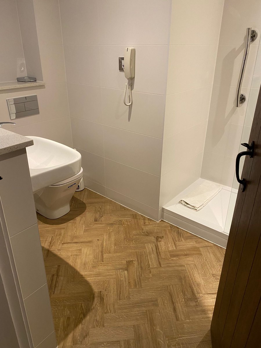 Laurie Barton tweet media