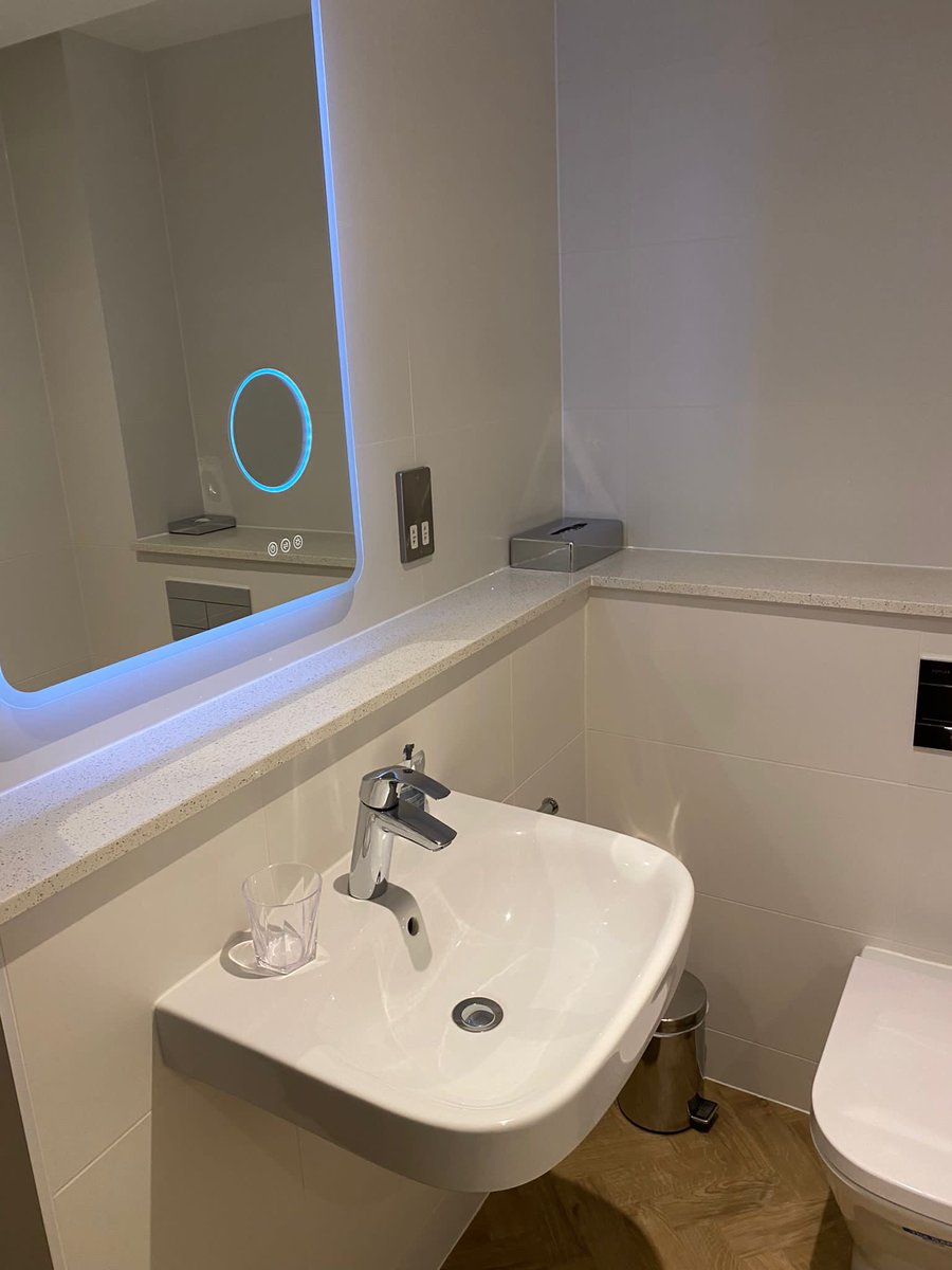 Laurie Barton tweet media