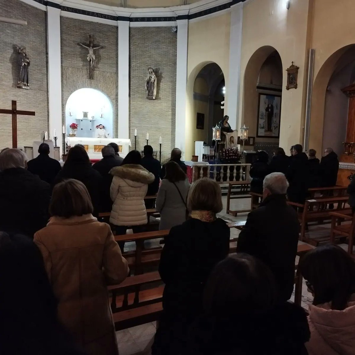 Hoy nuestra Cofradía ha tenido, por primera vez en años, la celebración de la Verónica.
Es una figura importante porque, cuando procesionamos mostramos, como ella, el Rostro del Hombre sufriente pero también de la Redención.