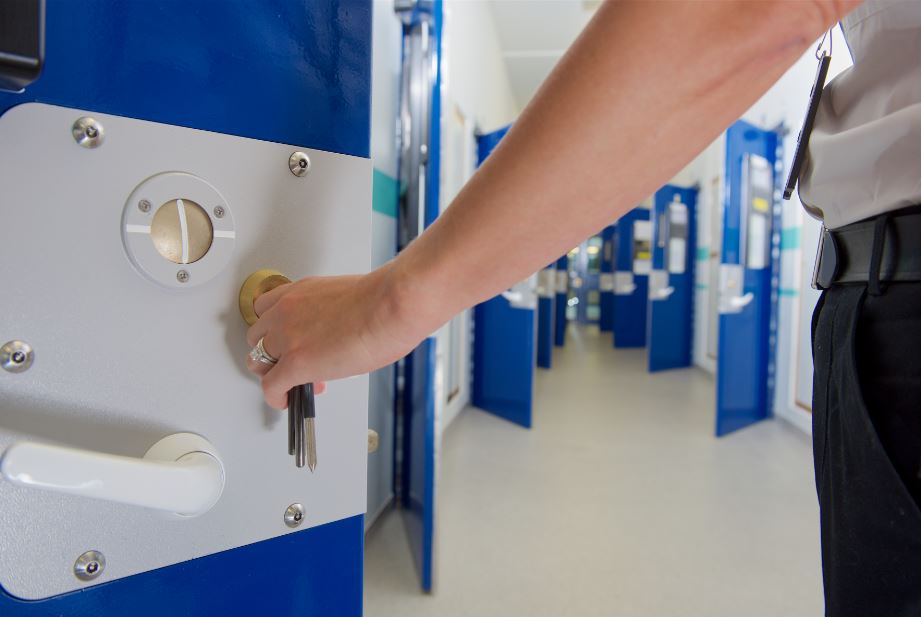 BilstonWMP's tweet photo. #ARREST: following a #callforservice a male is in custody for possession of weapons & he was also wanted. With thanks to @WMPDogs & @ResponseWMP for assisting. @WMPolice https://t.co/XOHaMTZPT9