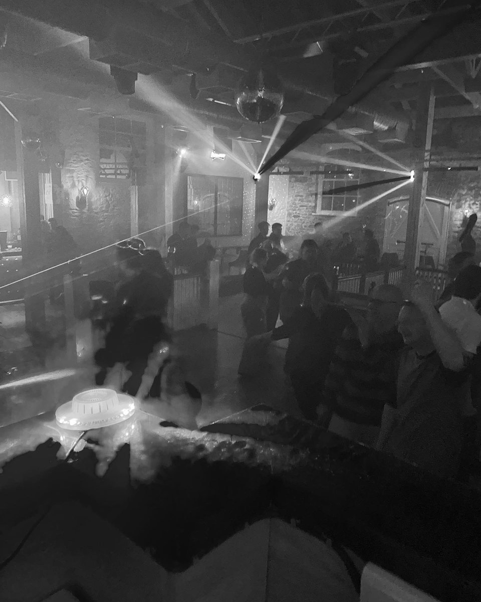 joesdiscos's tweet photo. Great gig last night at @crabbydicksbideford 🦀 🍆 

#dj #live #music #livemusic #events #party #fun #tunes #bideford #devon #uk #friday #night #club #disco #discos #djlife #djdevon https://t.co/Klnypbmquu