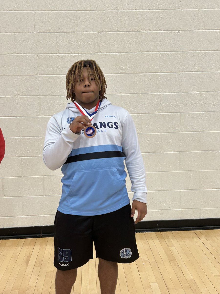 BHarrison92's tweet photo. 🚨Congrats to two of our young 👑’s at The Creek on placing at The Regional wrestling match.  2023 DT @Tflagg23 finishing 4th and @0elijah4 pushed up on me at the gas station 😂😂flexing that 2nd place.  Congrats 👑’s keep pushing. #N2B https://t.co/dVgP0BtoKw