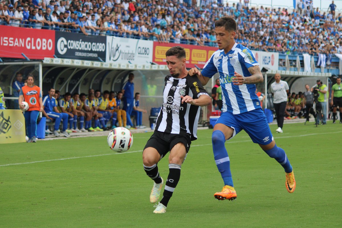 GloboEsporteSC's tweet photo. Avaí atropela e goleia o Figueirense na Ressacada: 4 a 0 https://t.co/4J3H1Cv2Bm https://t.co/7DBN7tqg4W