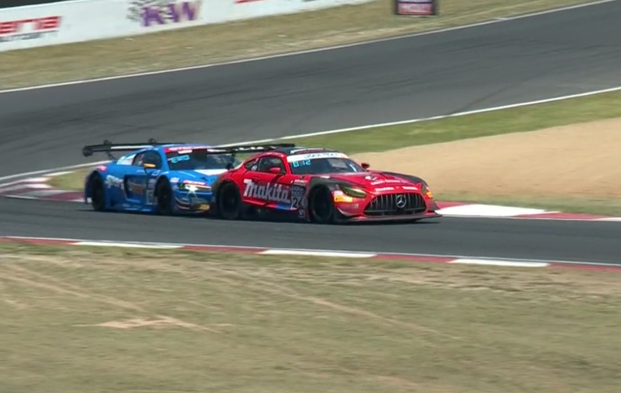 sportsbetcomau's tweet photo. "He needed a push, happy to help." #B12Hr https://t.co/id26q9FHLP