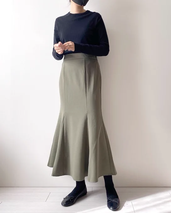 【GU新作】美シルエットなのに動きやすい!1990円の「楽ちんスカート」はくだけで体型がきれいに見えるの!の「マーメイドスカート」が美しすぎる!体型をキレイに見せてくれる、曲線的なシルエットが魅力きれいめからカジュアルまで、色んな着回しができますよ〜! 