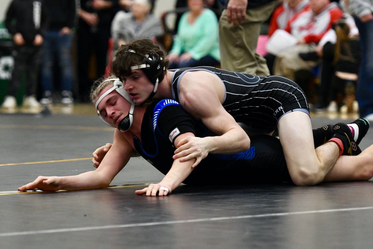 punchwar's tweet photo. Mitchell Betz is on the road to Indy!! Peru Regional Champion at 152!! @WHS_Wrestle1 @IndianaMat https://t.co/aPcG9bRbWL