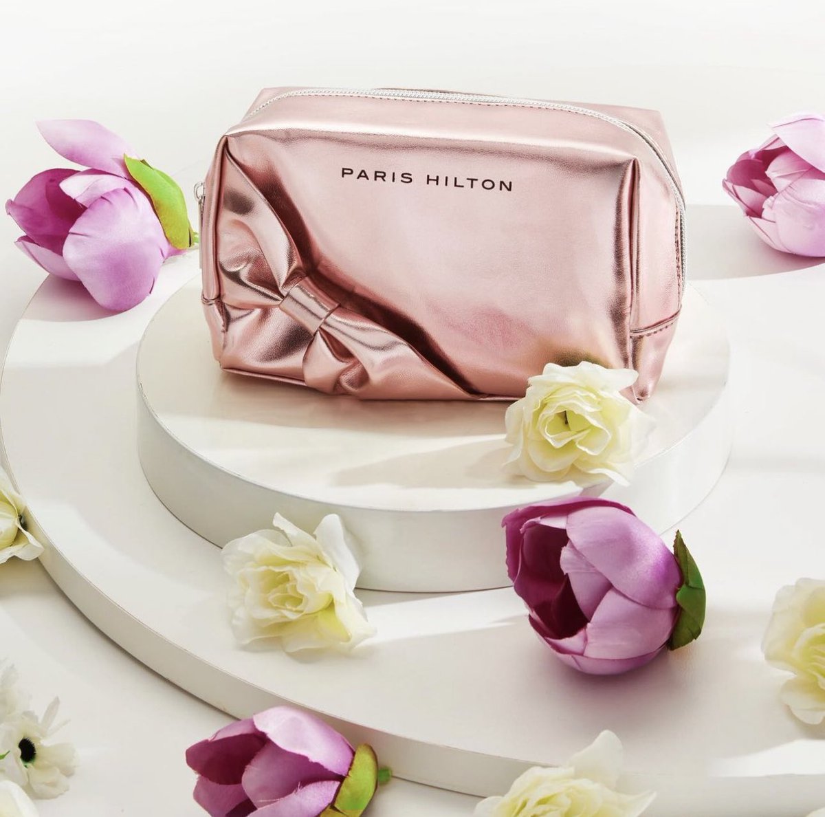 PHFragrances's tweet photo. Shopping for Valentine’s Day? Receive a complimentary @ParisHilton cosmetic bag with every purchase over $50 at https://t.co/Ooch7GXXOb until 2/14 (while supplies last) 💕💕💕 https://t.co/lHdH2HBolJ