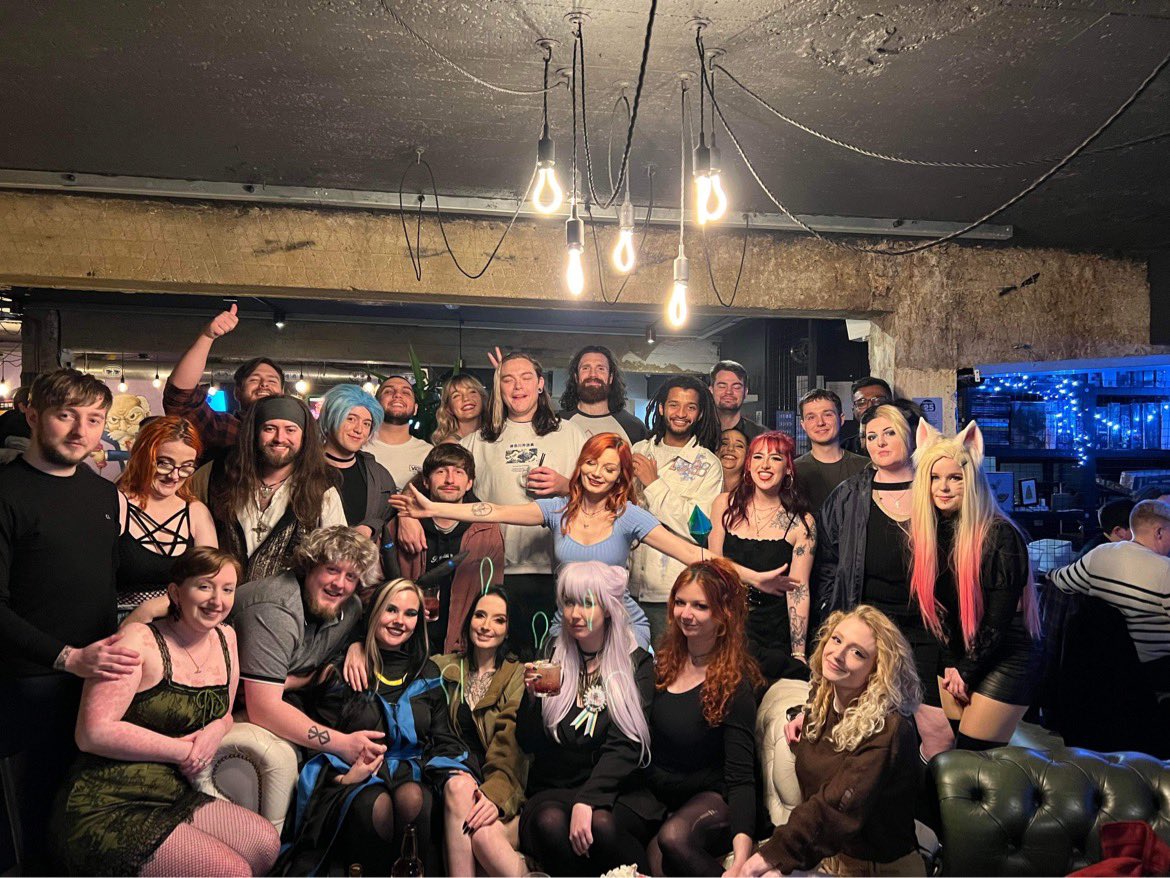 My friends are all total dorks, oddballs, nerds and social weirdos.
And my god I adore them all, please never change from your wonderful ways ❤️❤️❤️