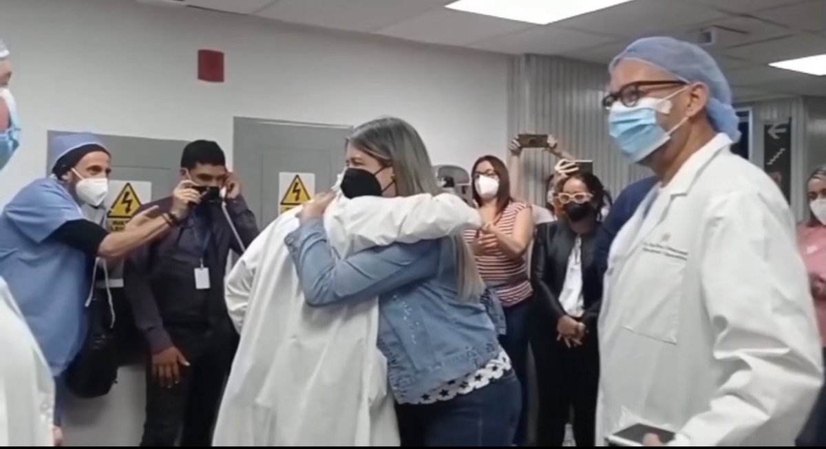 El proceso del trasplante está lleno de emociones. No solamente para los pacientes, sino también para los familiares, que durante muchas horas, esperan con ansias la noticia de que el transplante ha sido un éxito.