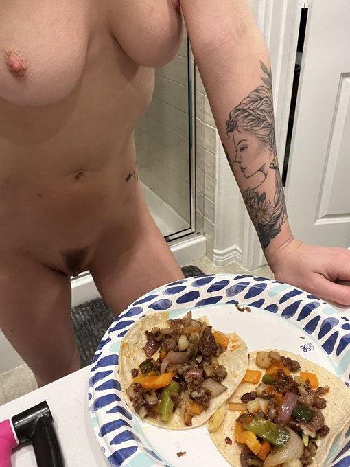These tacos look sooo good https://t.co/kAAGVzX64K
