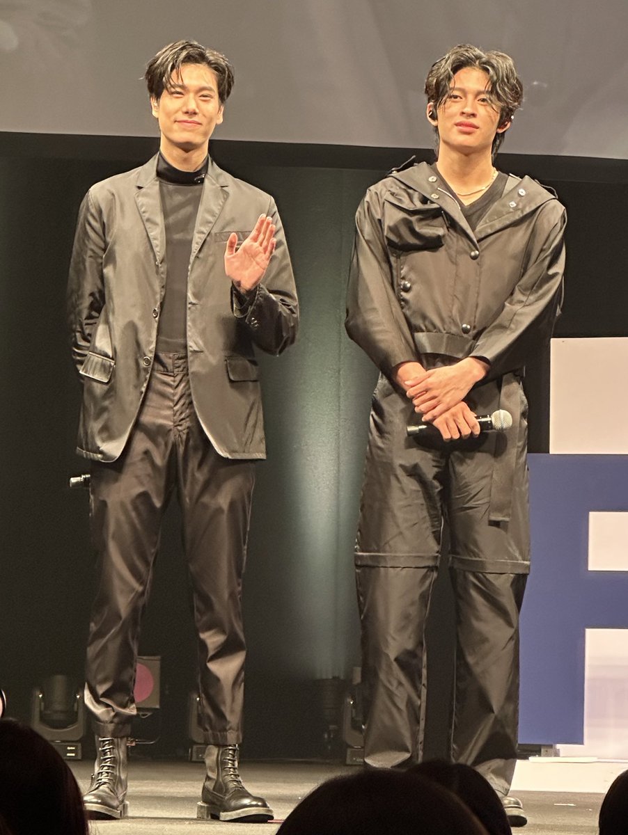 nonkichi_th's tweet photo. PP1stFanMeeting inTokyo②
前日、沼友さんとファンミの衣装について話をしていた。
衣装カッコよくて良かったね😉
ちょいちょいぽんがファンサしてた🤣
初来日嬉しかったかな?
ぷういんも嬉しそう💕
#GMMTVFANDAY
#FKPPfandayxTokyo
#PremiumPlusPackage
#ปอนด์ภูวินทร์
#PPFK来日記念振り返り https://t.co/m47C0QOHQw