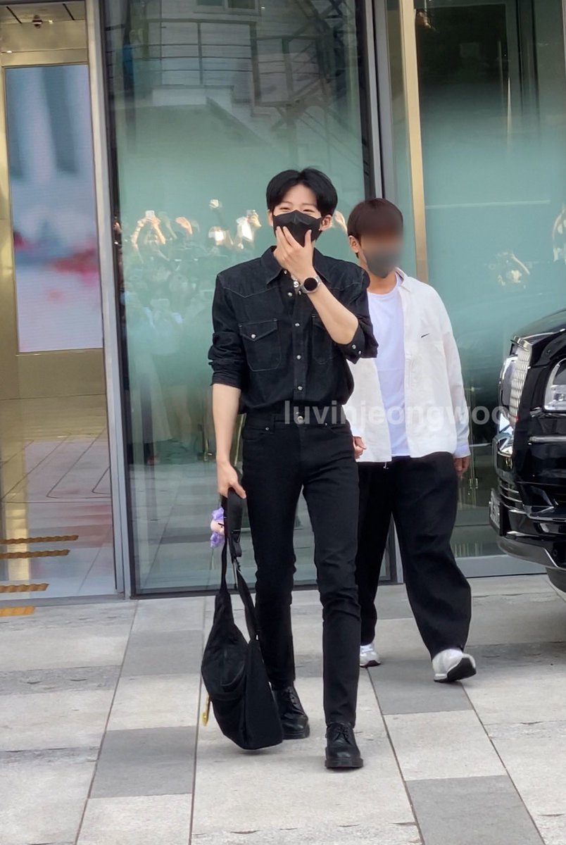 S2_Junkyu_S2's tweet image. 술마시는 김준규와 셔츠에 슬랜더핏 쩌는 김준규요