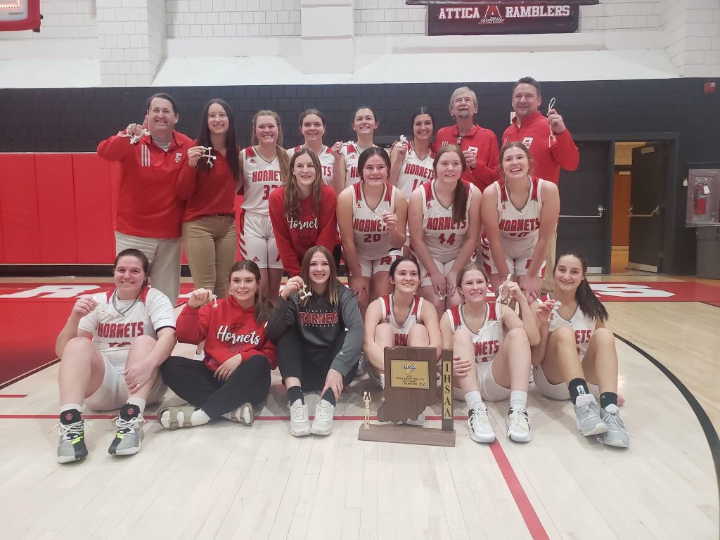 bballladyhornet's tweet photo. 🏀🏀🏀Varsity Game Recap🏀🏀🏀

Faith Christian Lady Eagles     40
Rossville Lady Hornets             42

SECTIONAL CHAMPS!!

Skiles 15 pts
Burkle 13 pts 10 rebs
Ad Gorbett 4 pts 12 rebs
Av Gorbett 4 pts 4 rebs 7 asts
Huffman 4 pts
Geheb 2 pts 

@RHSHornetsAthl @RossvilleSchool https://t.co/ktL1VdUeE1