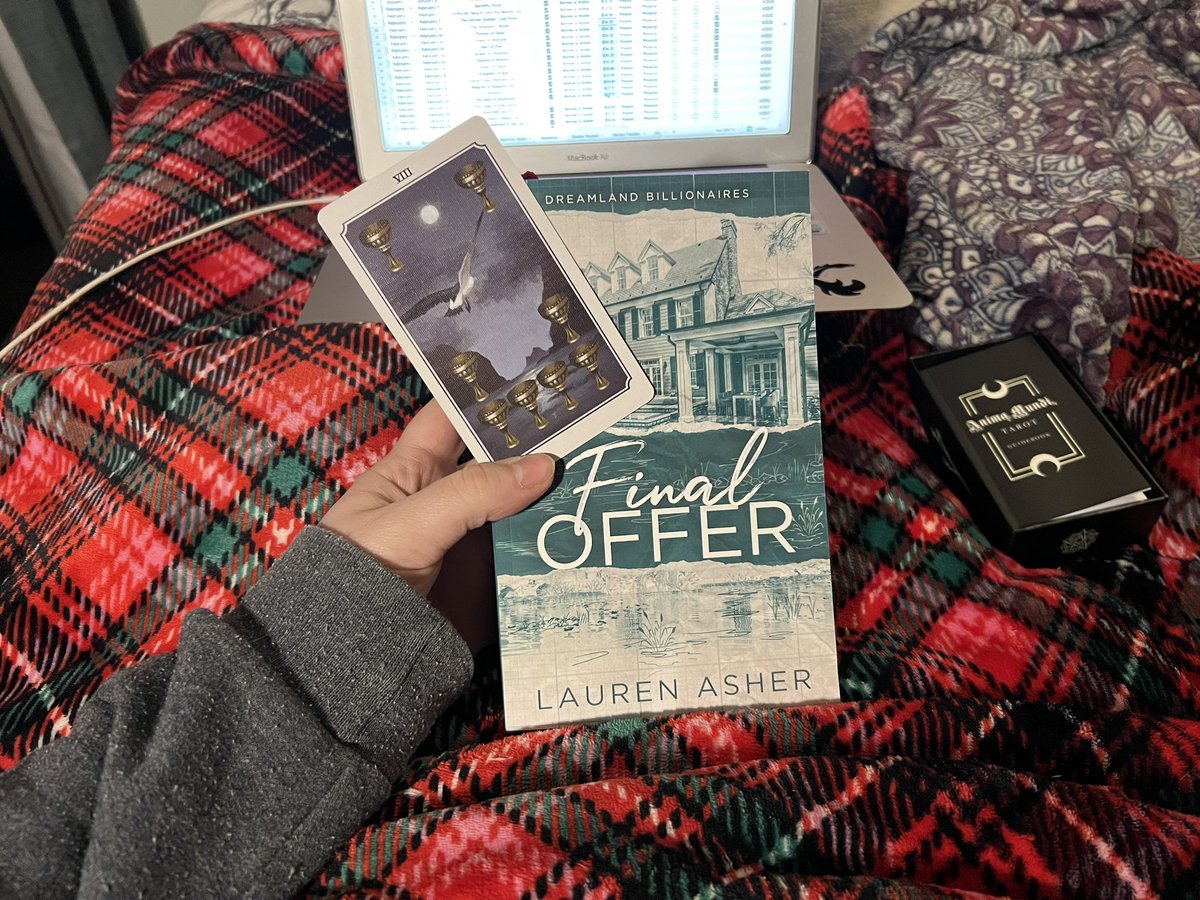 working on my books for eight of cups for #tarotathon #teamwands