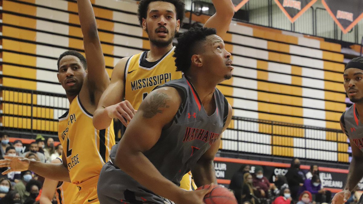 Smith Drops 32-Point, 12-Rebound Double-Double, But Men's Basketball Falters Against Lee

🔗: bit.ly/3WZjF3C

#WeAreAUM