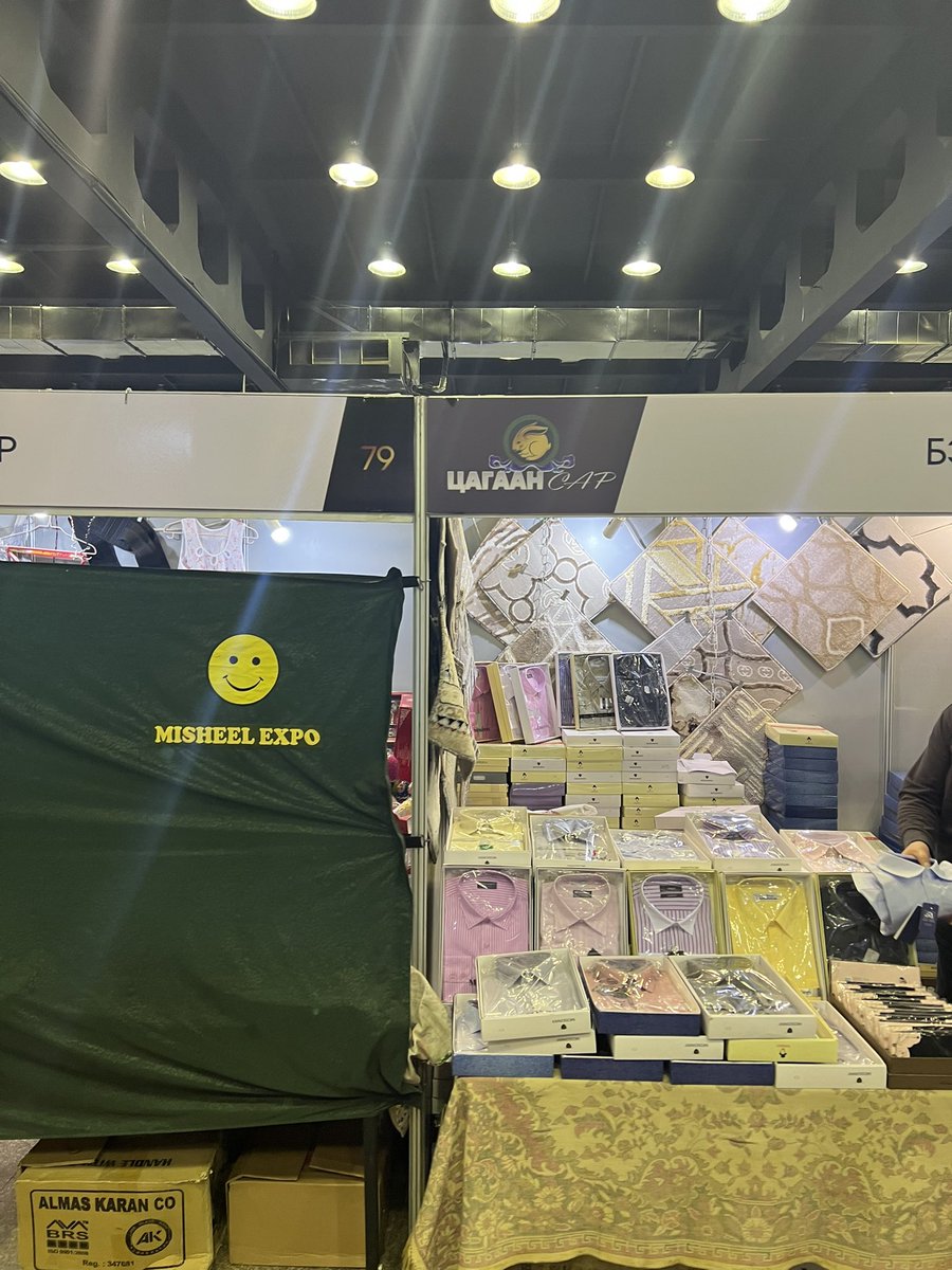 Мишээл экспо дээр болж байгаа Цагаан сар арга хэмжээнд үндэсний үйлдвэрлэл нэртэй хүнд хэрэггүй чанар муутай тэнгэрийн үнэтэй юмнууд л байна.