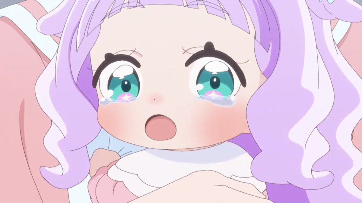 今作のプリキュアは変身後、目の下の部分に十字型の星のハイライトが入っているのが特徴ですが、エルちゃんも同じハイライトが入ってるんですよね。エルちゃんがどういう存在なのか、今後が気になりますね！
#precure 
#ひろプリ