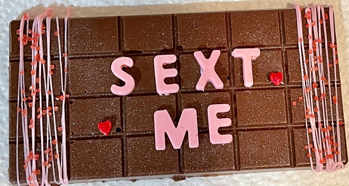 mesandi1969's tweet photo. Custom candy bars.  handmade for #valentinesday  #etsy link here https://t.co/OZjhrjVbNi

#customcandybar #customcandy #valentinesday #gift #present https://t.co/ZplI1LVuNK