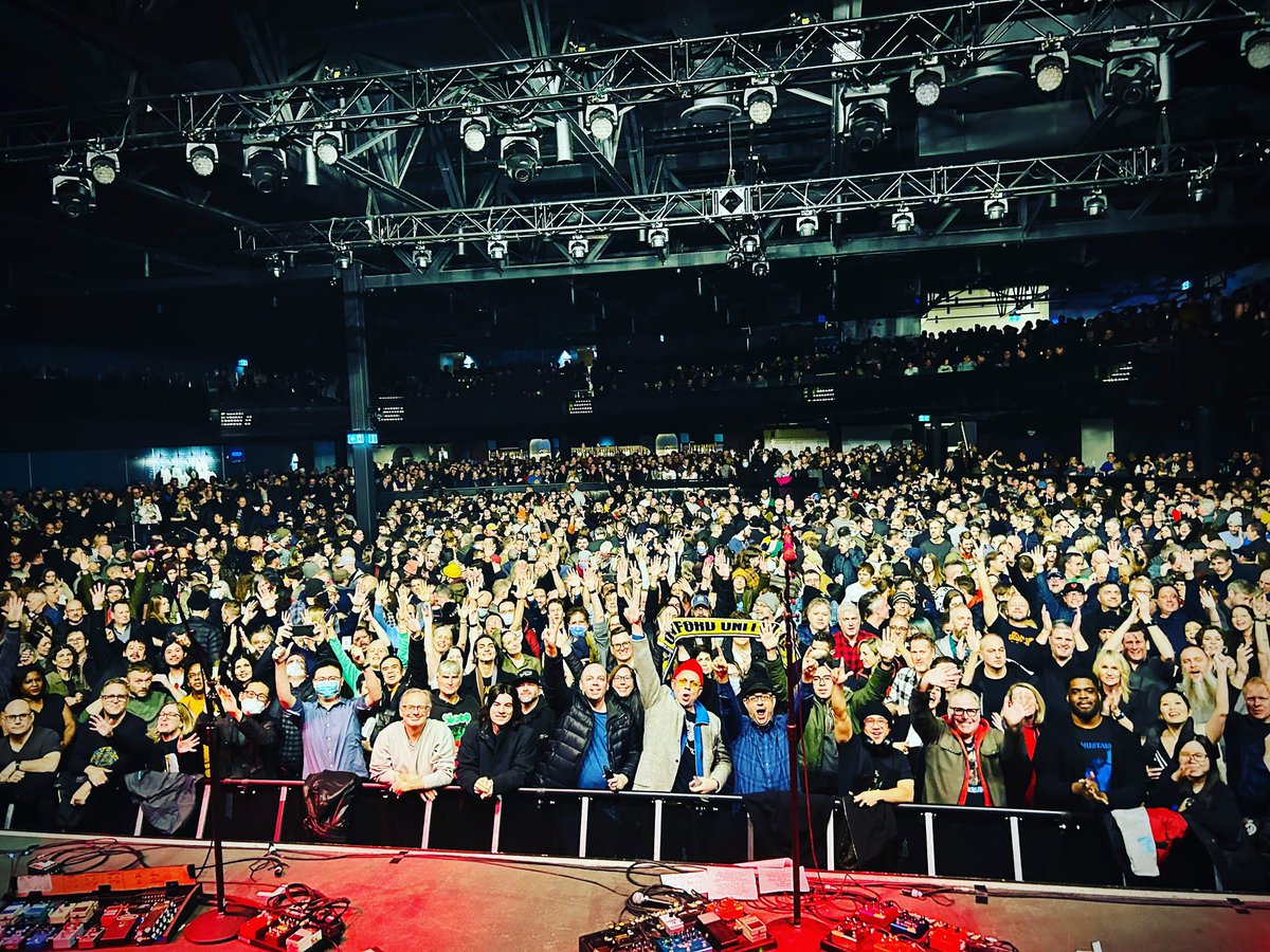 Fifth night #BetweenNowhere 🌊🍌 Toronto 🇨🇦🙌