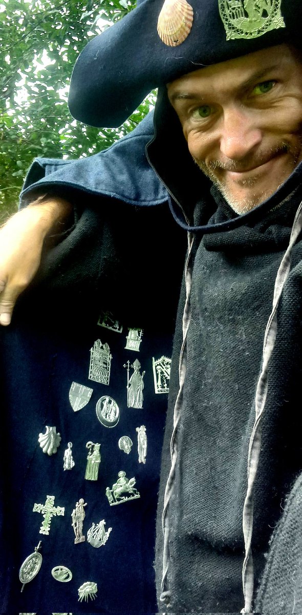 HHeduc8's tweet photo. Learning about #medievalpilgrims
You need to meet Del de la Bois of Peckham Priory. He can take you through the motions of being a #pilgrim on #pilgrimage to anywhere!
#workshops #funworkshops #medievalworkshops #learninghistory #hystericalhistory #medievalheritagesites @HHeduc8 https://t.co/kVFh8XGaqL