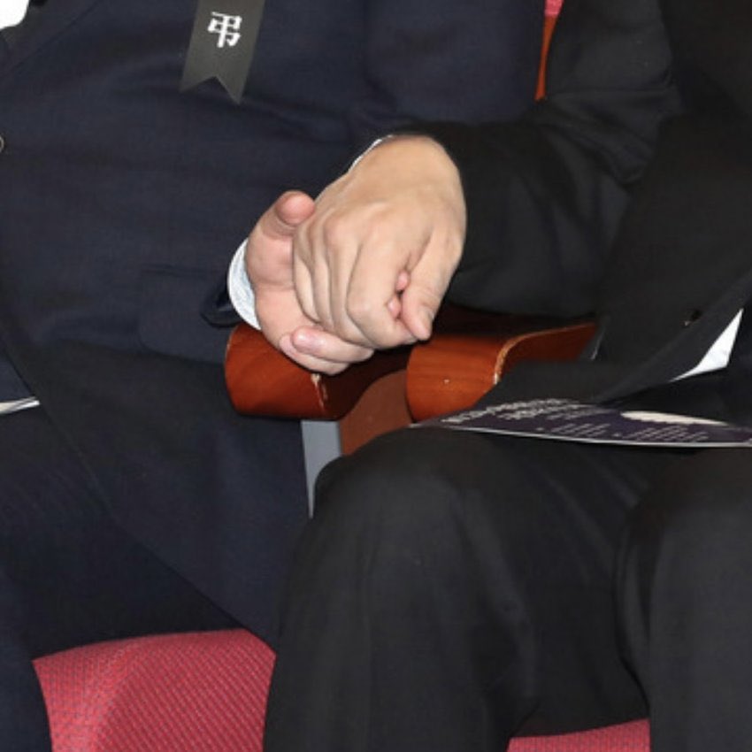 비위 좋다 하고 봤더니 손가락 두개만 줌ㅋㅋㅋㅋ큐ㅠㅠㅠ