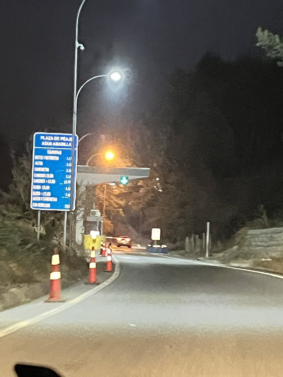VictoriaCastt's tweet photo. @ContigoCHV @CHVNoticitas_cl @GabrielBoric No puedo creer que estemos viviendo una emergencia como región del biobio y estén cobrando el #peajeaguaamarilla y peaje Rafael, a todas las personas que vamos a ver nuestras casas y a todos los que nos van ayudar y dejar alimentos https://t.co/UR751f8Nrp