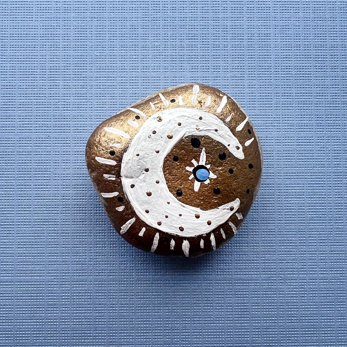 AtelierEvilEye's tweet photo. Lunar Cycles
editions of 8 available to collect now 🧿

#tezos #objkt #nftcollectors https://t.co/w19fN81ONg