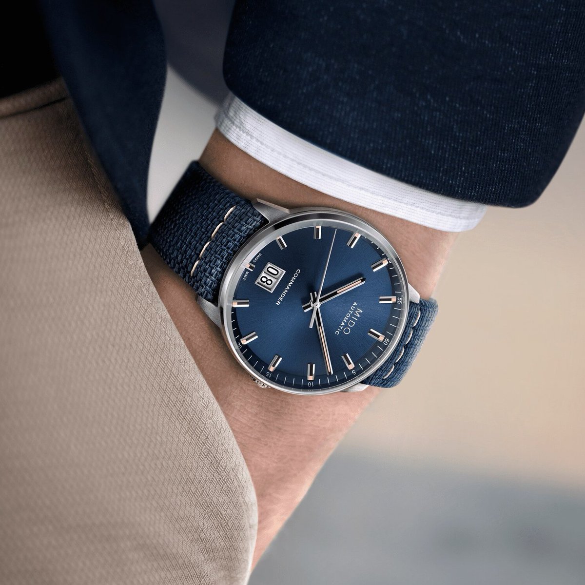 derelojes's tweet photo. Mido Commander Big Date azul M021.626.17.041.00. Una nueva referencia del Commander con gran ventana de fecha, en azul y con un aspecto fantásticamente elegante https://t.co/l0xvdI9dVA #Mido #MidoCommander #derelojes https://t.co/VJY6MeyEVd