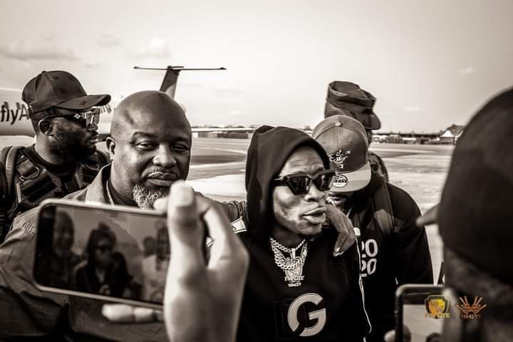 EstherBuckman1's tweet photo. Exclusive Pictures #Shatta Wale's Arrival At Takoradi For The Taadi Invasion Concert. π₯ π₯ Tonight
#EstherWale
#SMCLOUD9 https://t.co/fafUeLKRuT