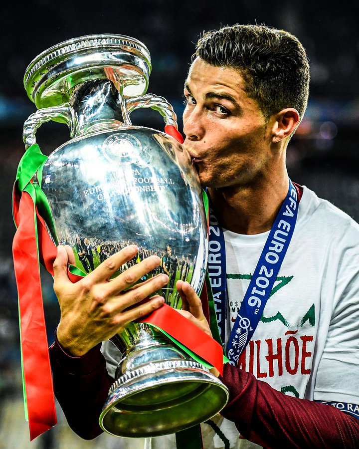 lnstantFoot's tweet photo. Joyeux anniversaire à Cristiano Ronaldo qui fête ses 38 ans ! 🥳

Thread de quelques stats et records du GOAT 🐐 https://t.co/u7UiGmUZL6