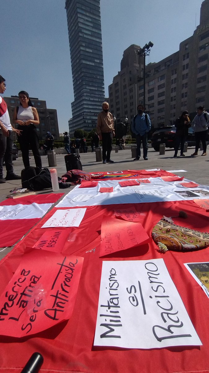 rebecahoyos's tweet photo. ¡Peruanxs en Ciudad de México presentes! ¡Qué viva la lucha del pueblo! #SOSPerú #PeruEnDictadura
#DinaAsesinaRenunciaYa https://t.co/OR8KbDFylb