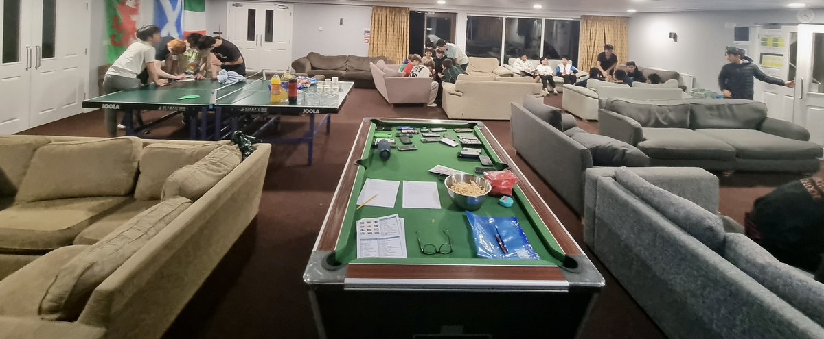 HaywoodsHouse's tweet photo. Thank you to the @ChapmansHouse F3 & F4 for joining the @HaywoodsHouse boys in tonight’s quiz. There was plenty of teamwork and laughter on show #housespirit #goidtimes #quizmaster https://t.co/iSHs9guH4D