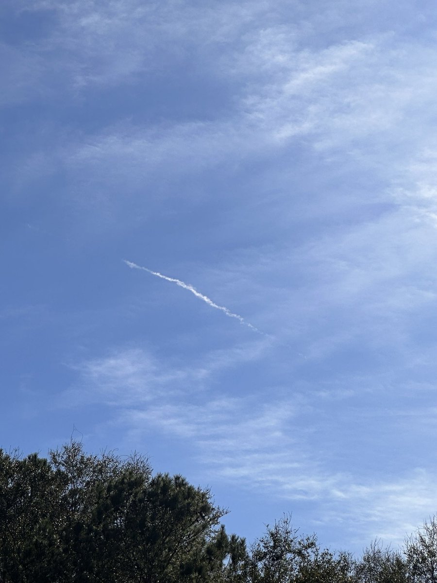 Missile contrail over the Atlantic after the #ChineseSpyBalloon was shot down. From the front yard #nccoast #calabashnc