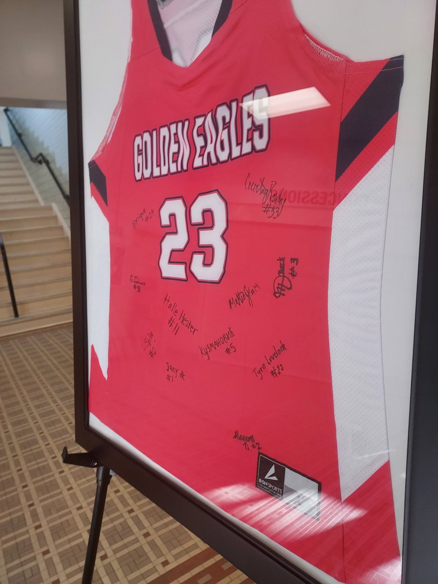 LCCCsports's tweet photo. We are getting set for the start of a #WeekofPink!

@LCCCwbasketball is hosting EWC today and you can come support the Golden Eagles and a great cause!

Today includes all gate proceedings going to local cancer patients, a 50/50 raffle and a signed jersey auction! 

#BeGolden https://t.co/tEhM6YZ3Dm