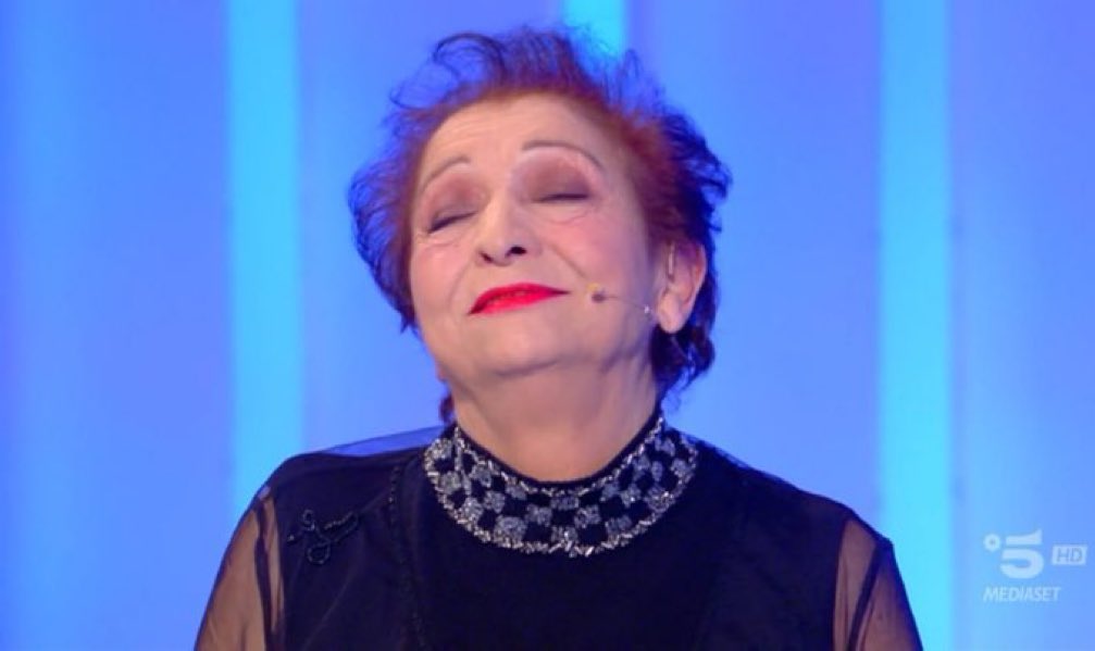 Jessica196j's tweet photo. "Maria? No io ho un altro nome... INDIMENTICABILE ✨"

QUESTA REGINA 
#cepostaperte https://t.co/yZUc2Iesuf