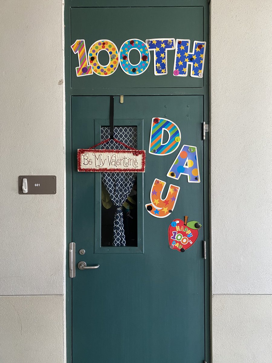 b_sawyer1's tweet photo. @LakeMagdaleneES celebrates the 100th day! https://t.co/BBDEWMRgju