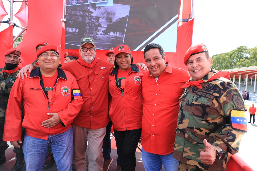 Gerardo4fPsuv's tweet photo. Soldados del pueblo,soldados de Chávez, soldados del 4F

¡Por Ahora 4F y para Siempre!
@NicolasMaduro https://t.co/RFRyRlPxDS