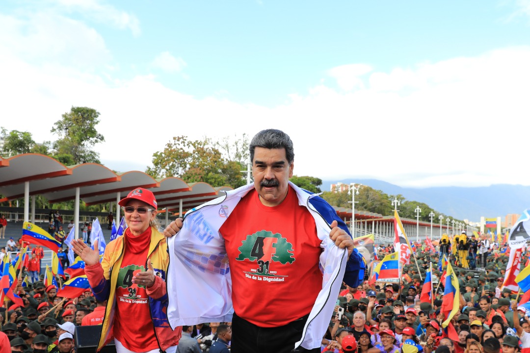 Gerardo4fPsuv's tweet photo. Soldados del pueblo,soldados de Chávez, soldados del 4F

¡Por Ahora 4F y para Siempre!
@NicolasMaduro https://t.co/RFRyRlPxDS